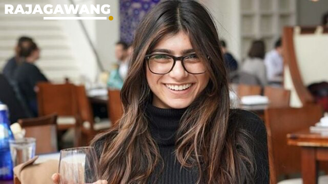 Mantan Bintang Porno Mia Khalifa Klarifikasi Untuk Hubungan Dengan Julian Alvarez, Pacaran?