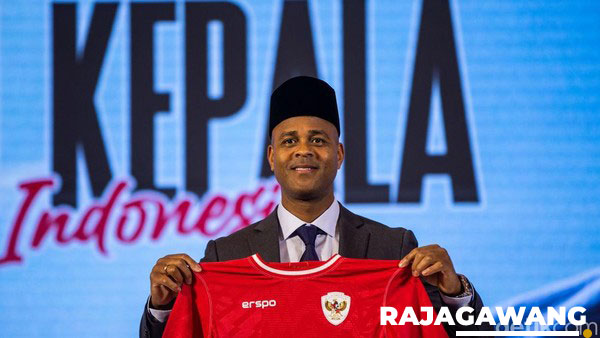 Patrick Kluivert Resmi Latih Timnas Indonesia, Luis Milla Beri Sambutan Hangat