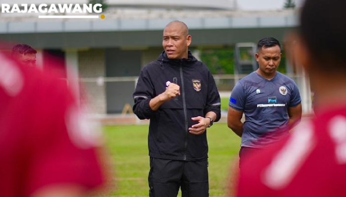 Pelatih kepala Nova Arianto memimpin seleksi pertama tim U-16 gelombang pertama di Lapangan B Kompleks Stadion Utama Gelora Bung Karno, Senayan, Jakarta, Senin, 19 Februari 2024