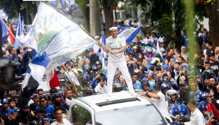 Gubernur Jawa Barat Beri Bonus Rp1 Miliar untuk Persib Bandung