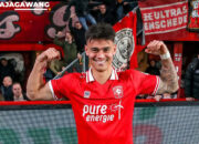 Mees Hilgers Resmi Dilepas FC Twente di Bursa Transfer 2025