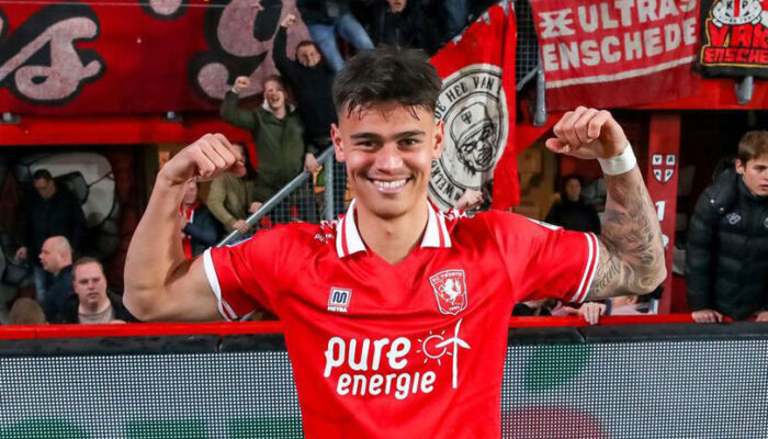 Mees Hilgers Resmi Dilepas FC Twente di Bursa Transfer 2025