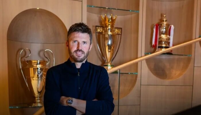 Michael Carrick Ingatkan MU Tak Terbuai Euforia Kemenangan Beruntun