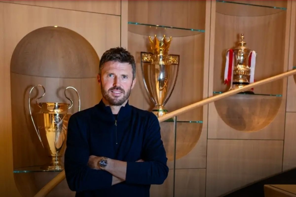 Michael Carrick Ingatkan MU Tak Terbuai Euforia Kemenangan Beruntun