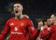Benjamin Sesko Terbang 8.000 Km ke Dubai, Jadi Pahlawan Manchester United di Kandang Everton