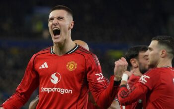 Benjamin Sesko Terbang 8.000 Km ke Dubai, Jadi Pahlawan Manchester United di Kandang Everton
