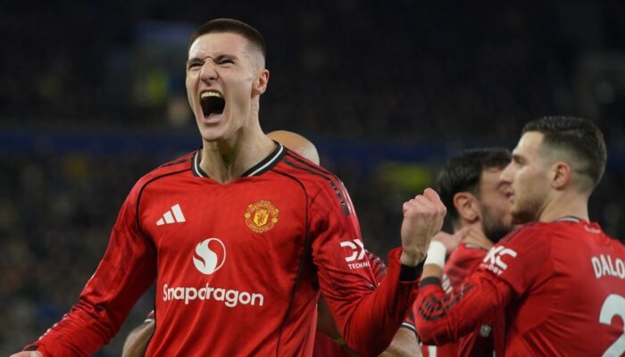 Benjamin Sesko Terbang 8.000 Km ke Dubai, Jadi Pahlawan Manchester United di Kandang Everton